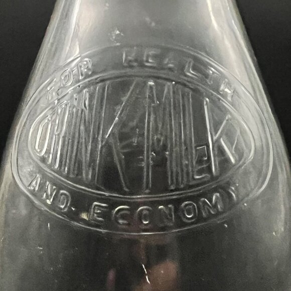 Vintage Universal Quart Milk Bottle Cincinnati OH For Health & Economy - Picture 3 of 12